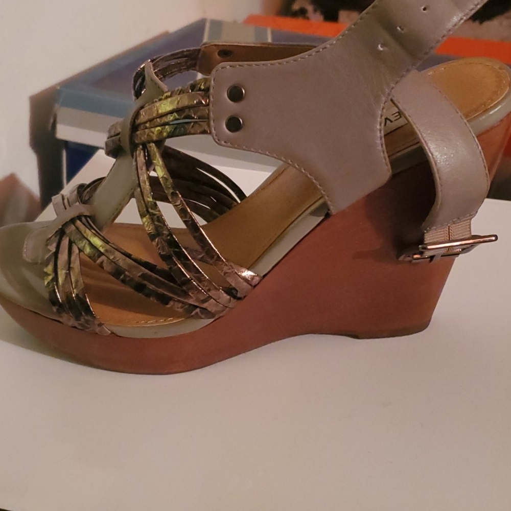 Sandals - Picture 2 of 5